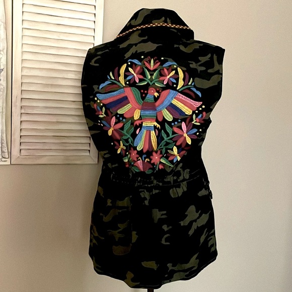 New Brightly Embroidered Camo Layerz Cotton Vest Size S - Picture 6 of 8